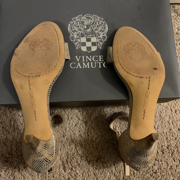 Vince Camuto VC-Magner Metallic Taupe/Squid/Gold Buckle Ankle Strap Low Heel - Picture 4 of 5
